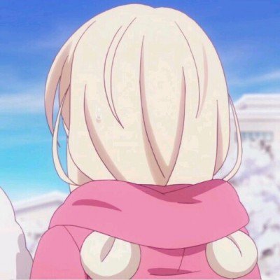 女子亲宝宝脚丫嘴唇肿成香肠